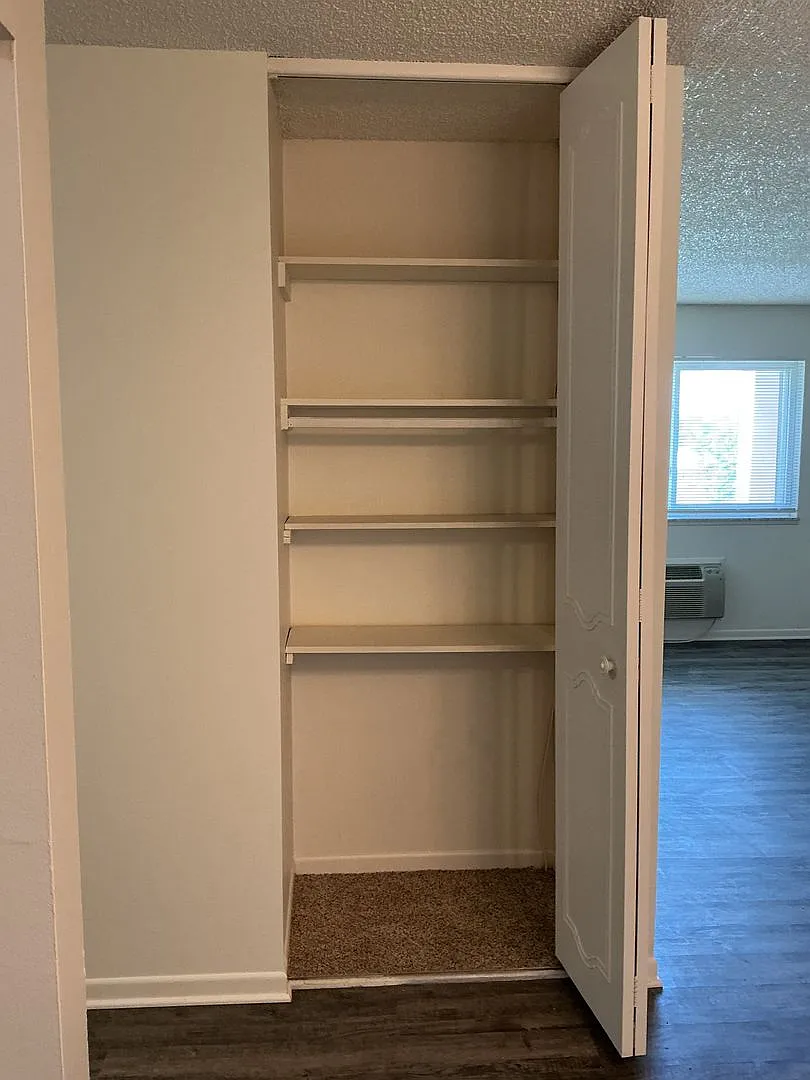 Crestview Apartments (Crestview 23 LLC) — Photo 4