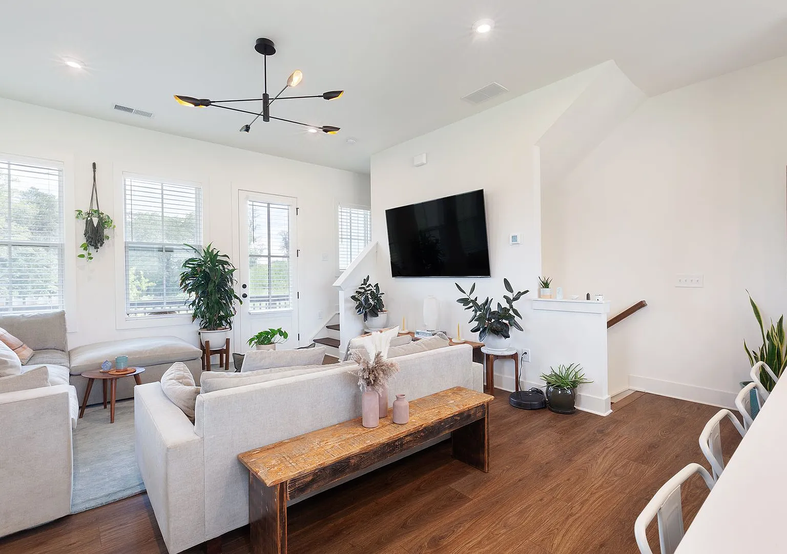 3 bed, 1500 sqft, $5,000 — Photo 1