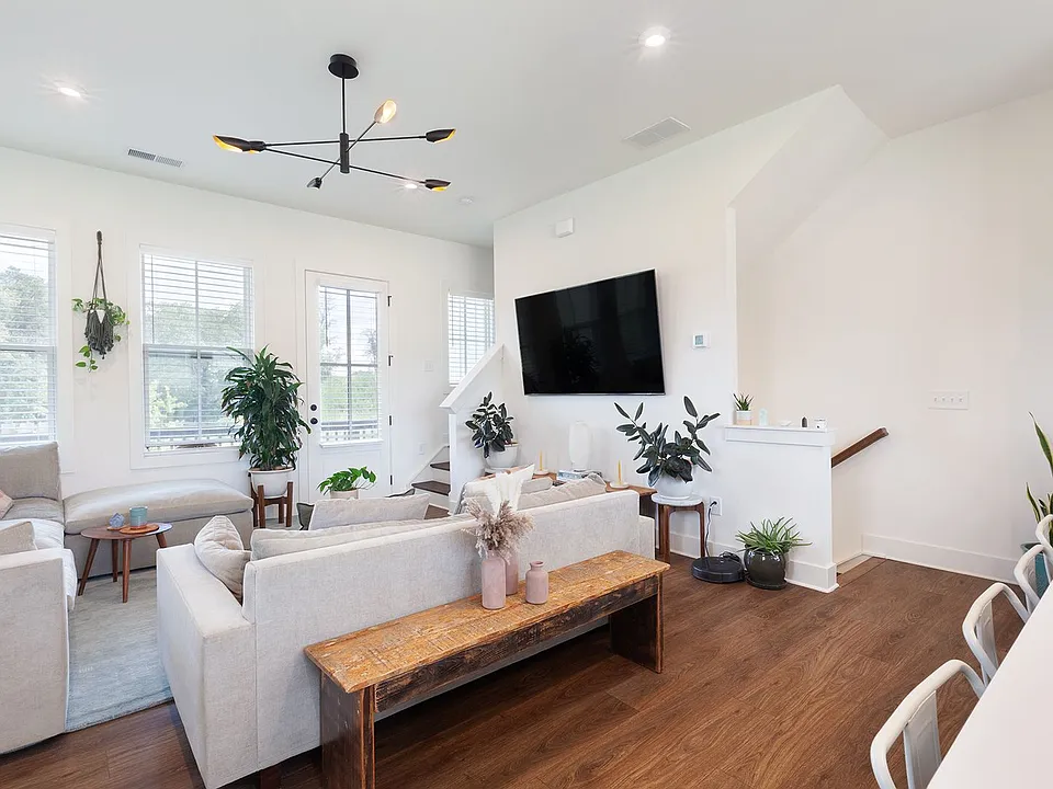 1210 Zebrawood Ct SE