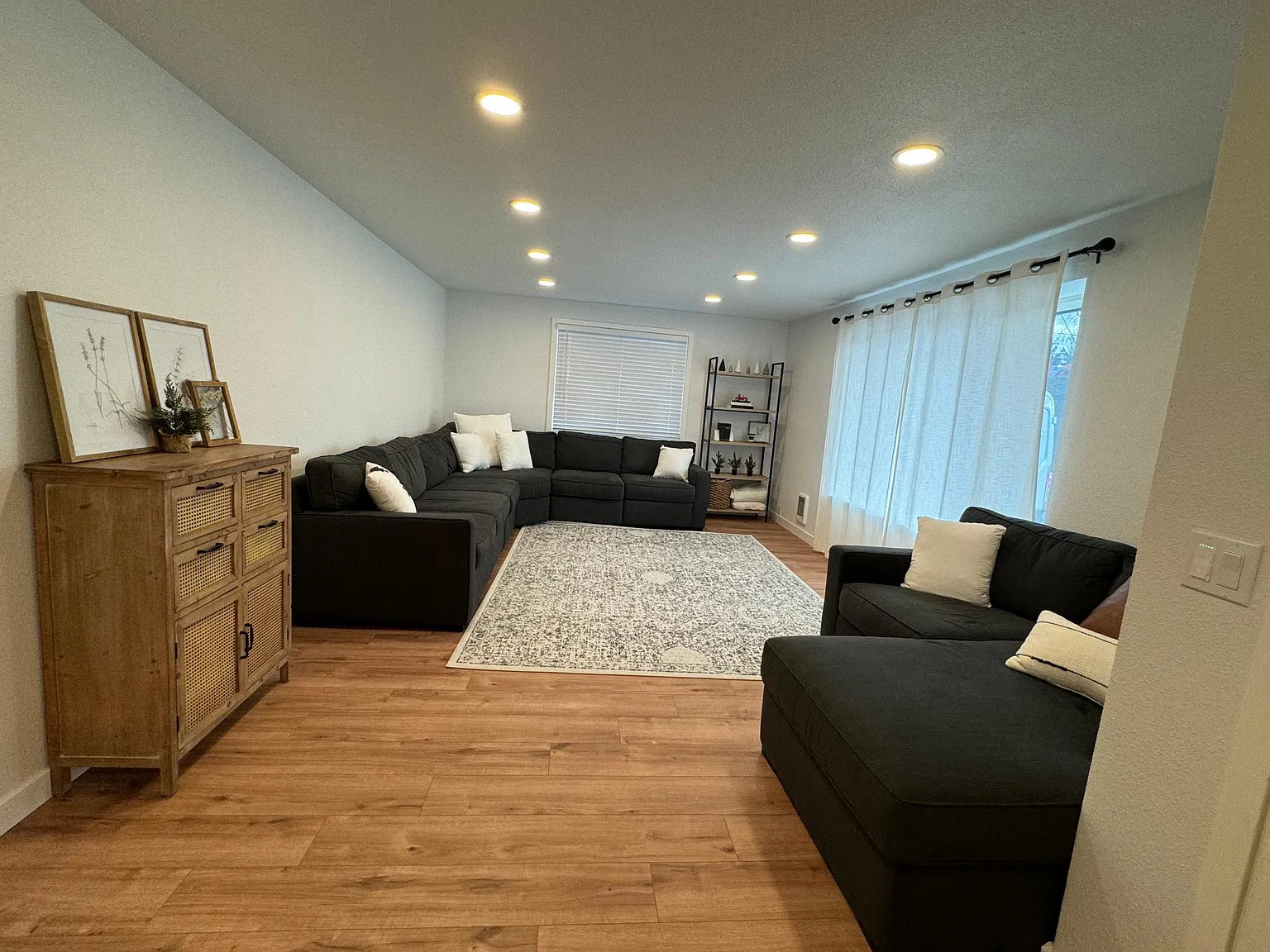 2 bed, 1050 sqft, $2,250 — Photo 3