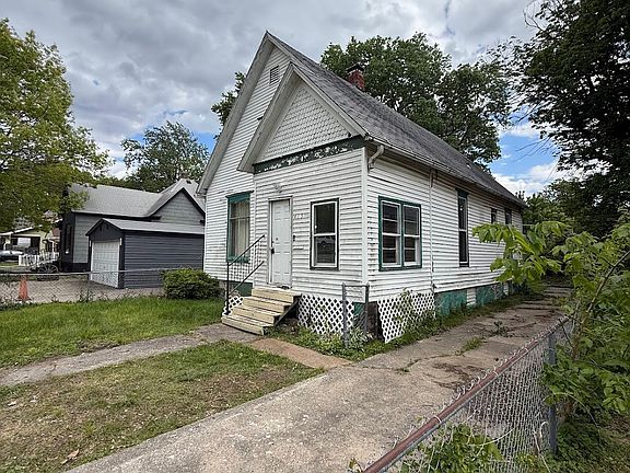 2nd image of 415 E Division St