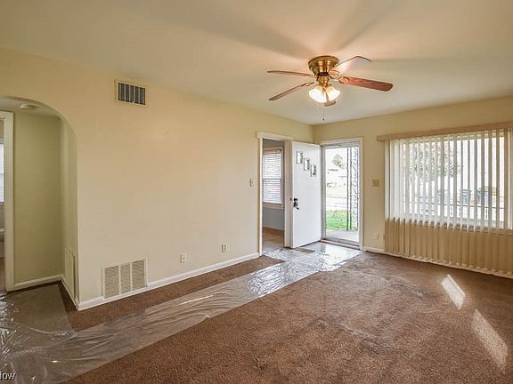 3rd image of 888 Clifford Ave