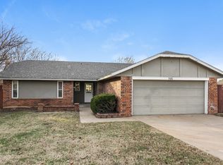 501 S Bouziden Dr, Moore, OK 73160