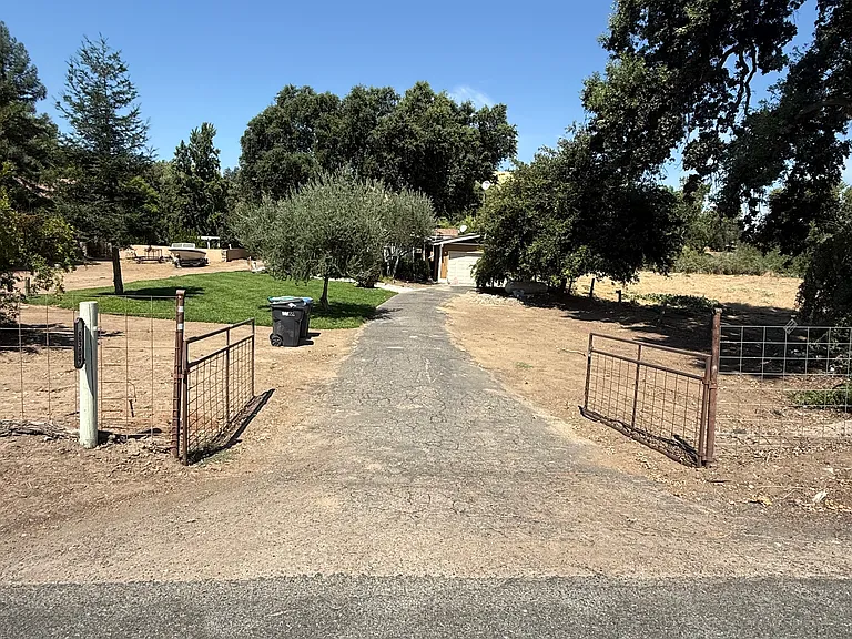Fisher Dr — Photo 22
