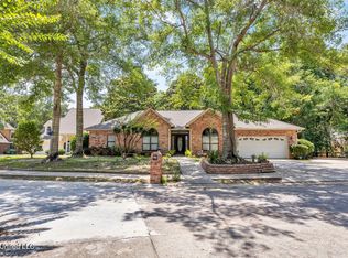 807 Woodglen Dr, Ocean Springs, MS 39564