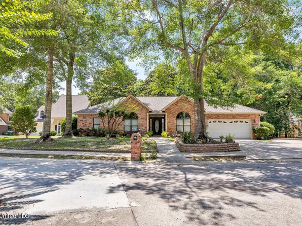 807 Woodglen Dr, Ocean Springs, MS 39564