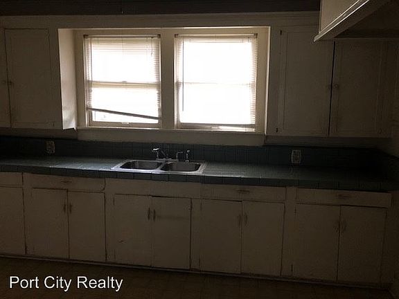 5th image of 6501 Lexington Ave