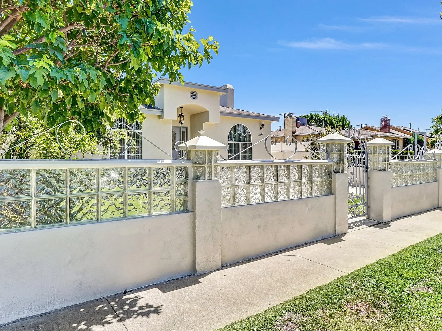 6942 Alcove Ave — Photo 3