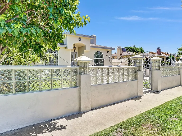 6942 Alcove Ave — Photo 3