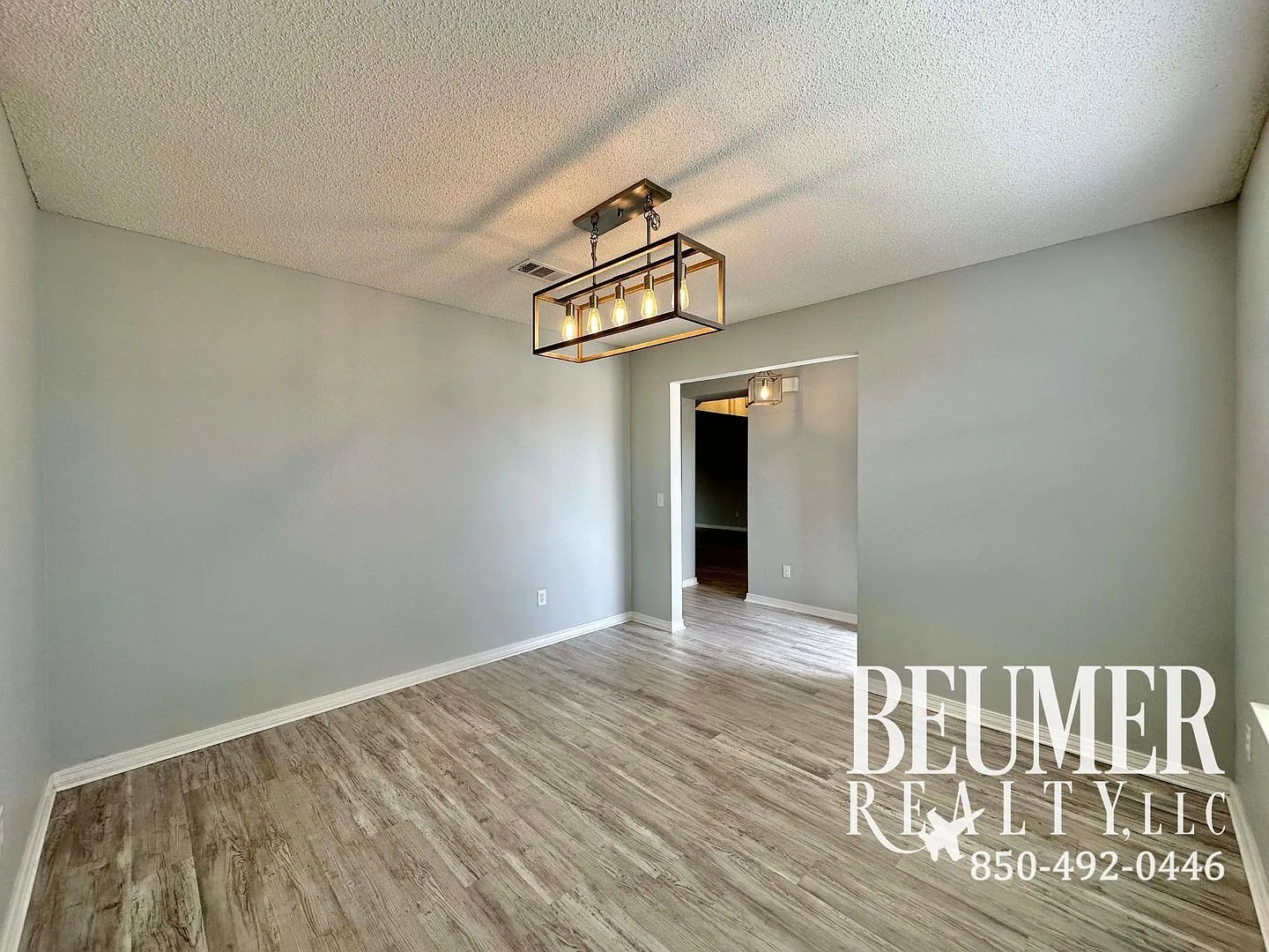 Adorable Home For Rent — Photo 4