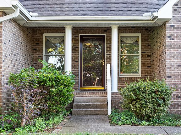 5th image of 1330 Ambleside Dr