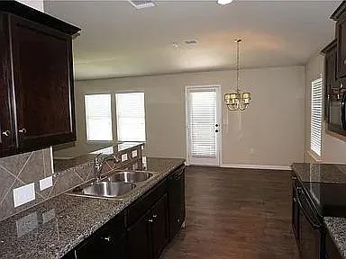 3 bed, 2.0 bath, 1391 sqft, $1,750 — Photo 3