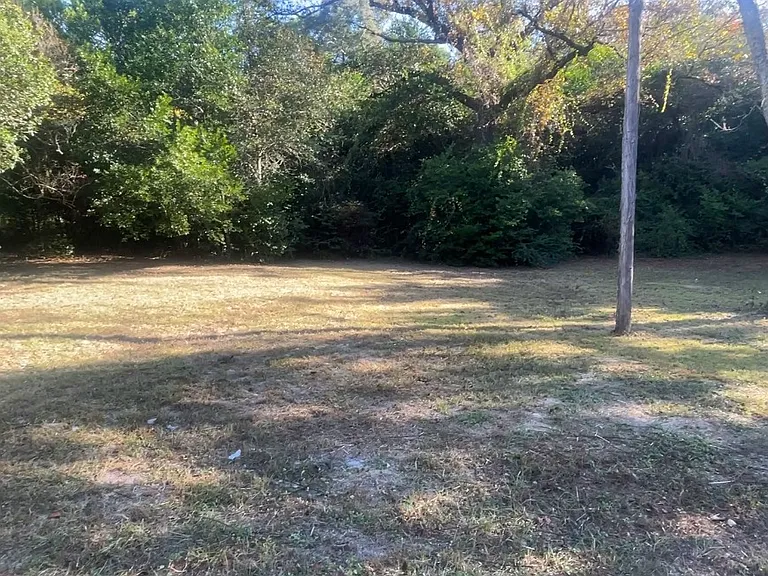 1800 Cody Rd N — Photo 6