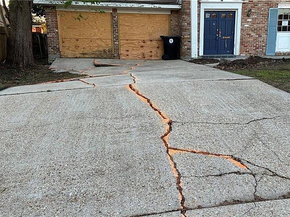 3rd image of 3943 S Pin Oak Ave