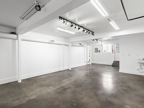 3rd image of 1050 S Fairfax Ave
