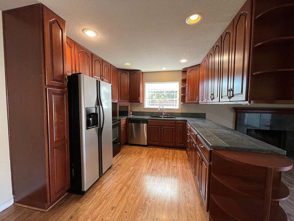 2nd image of 3117 Van Buren Pl