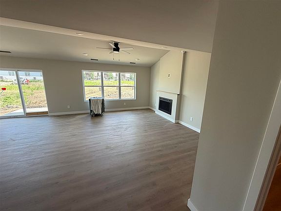 4th image of 932 Eisenhower Blvd