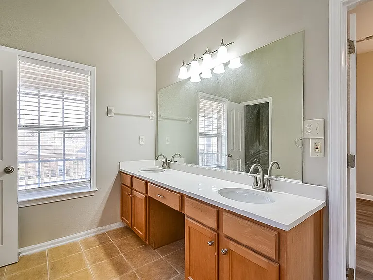 8531 Griffin Park Dr — Photo 12