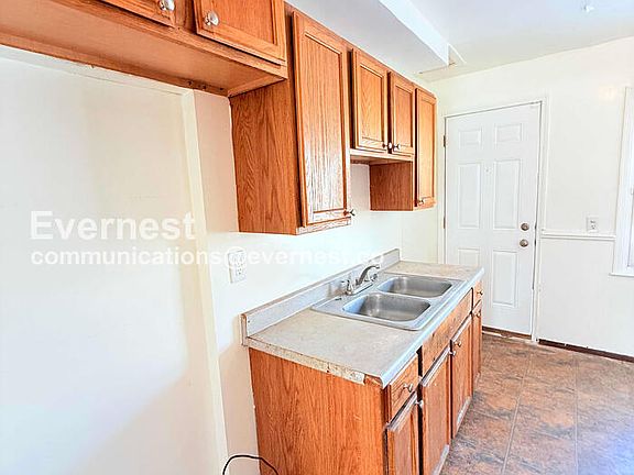 3rd image of 17143 Ontario St