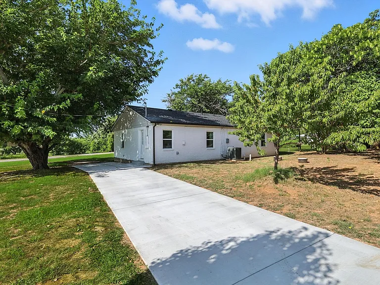 FM 2048 — Photo 13