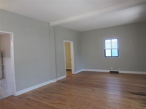 3rd image of 5433 Nagel Ave