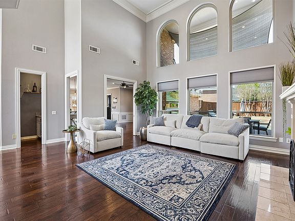 3rd image of 7605 Madewood Ln