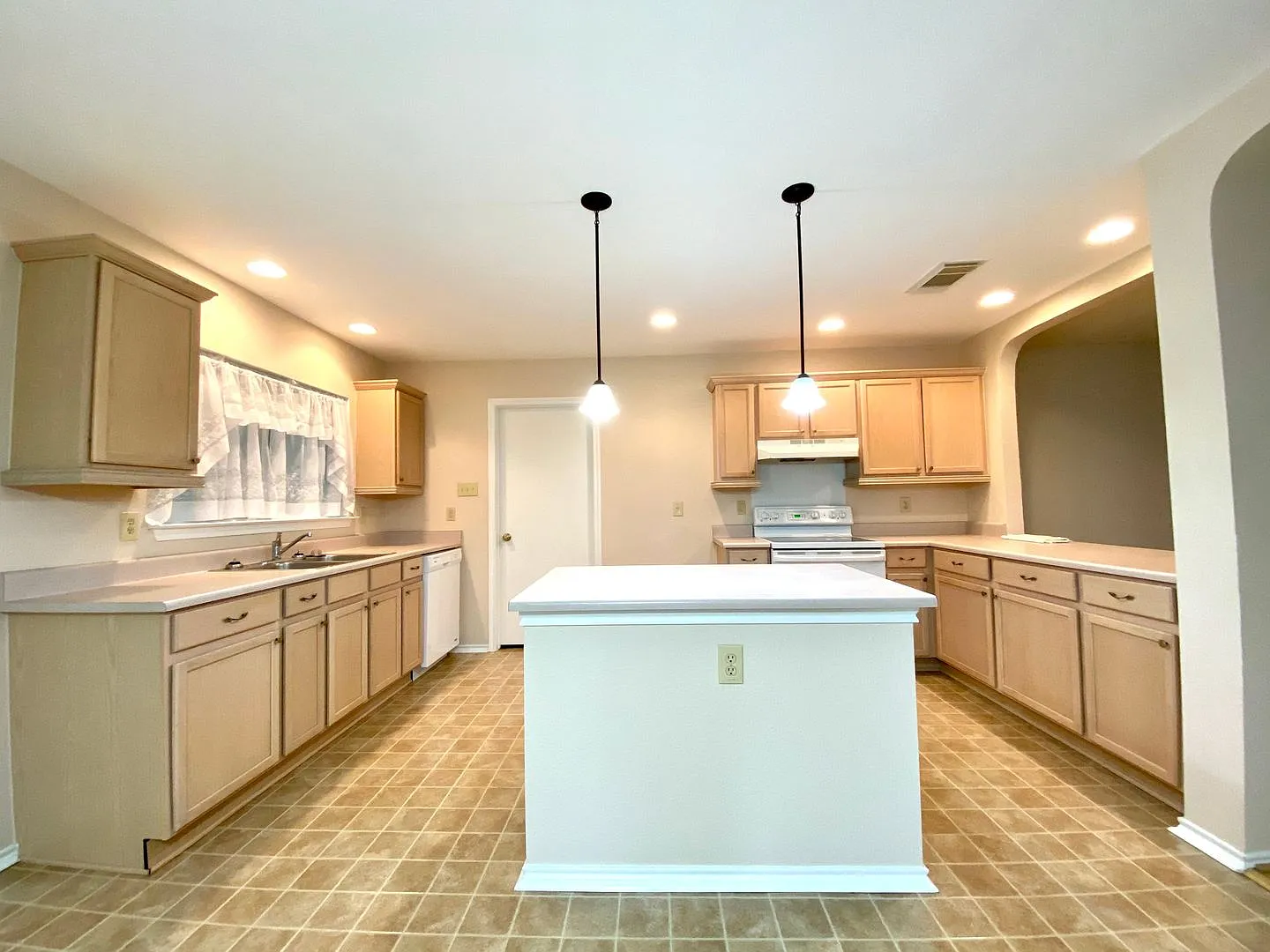 Silverbrook Place-10038 — Photo 3