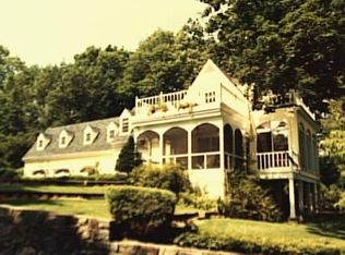 100 Silvercreek Ln, Norwalk, CT 06850