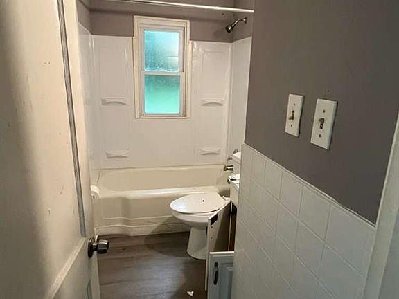3rd image of 417 Mueller Ave