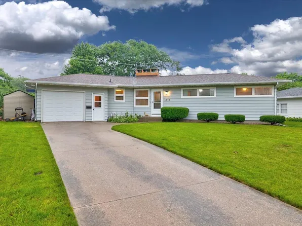 1912 Hunziker Dr, Ames, IA 50010
