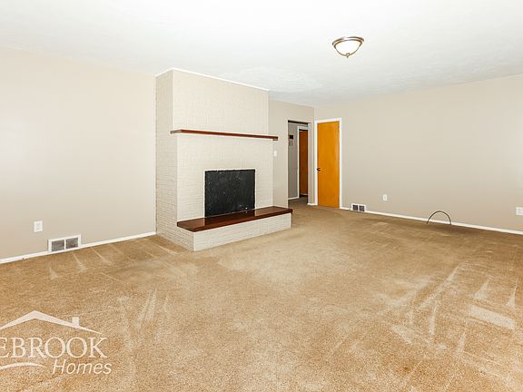 3rd image of 5940 Ashbrook Cir