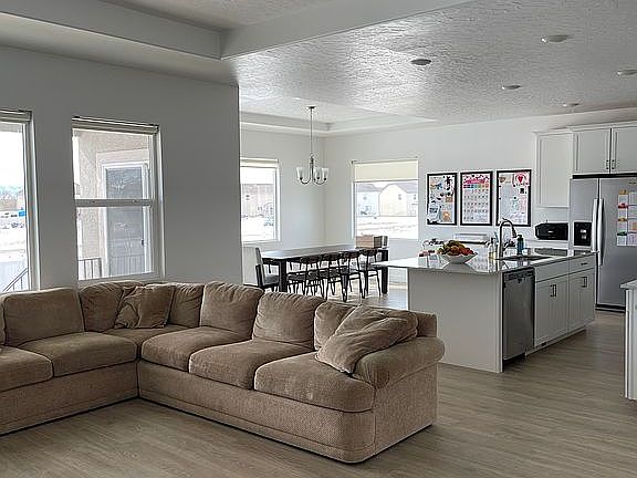 5th image of 2023 Emerald Ct