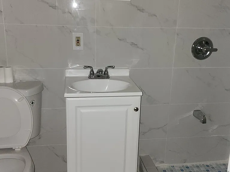 563 Nostrand Ave #3R — Photo 4