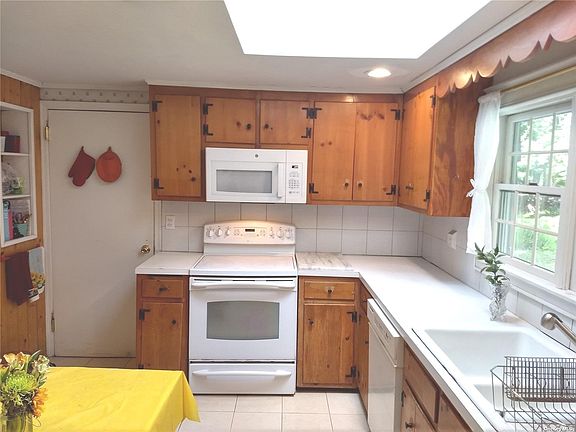 3rd image of 22 Cedar Dr