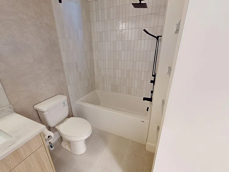 208 Dieppe Dr SW — Photo 11