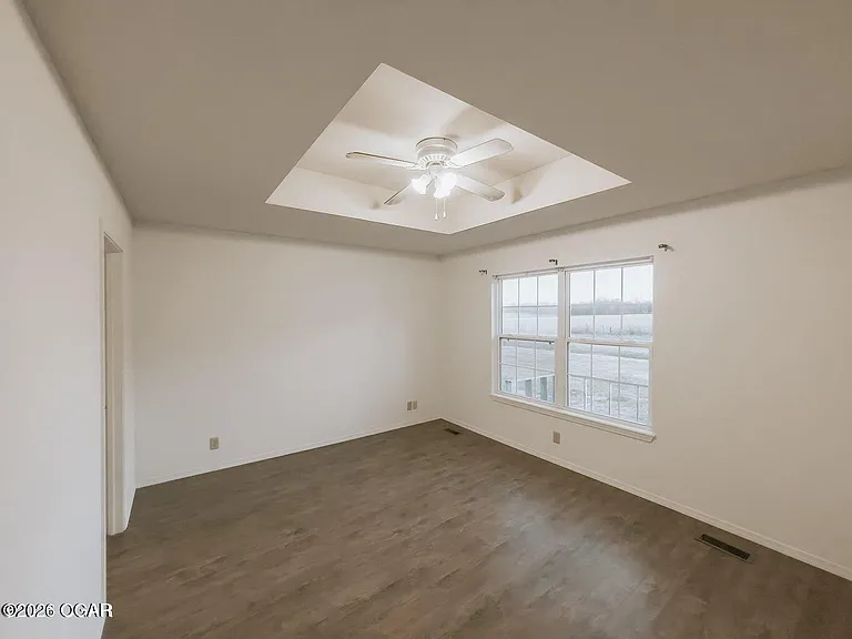 914 Briarview Dr — Photo 4