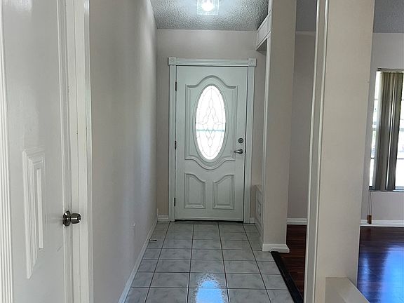 2nd image of 1811 Shakespeare St