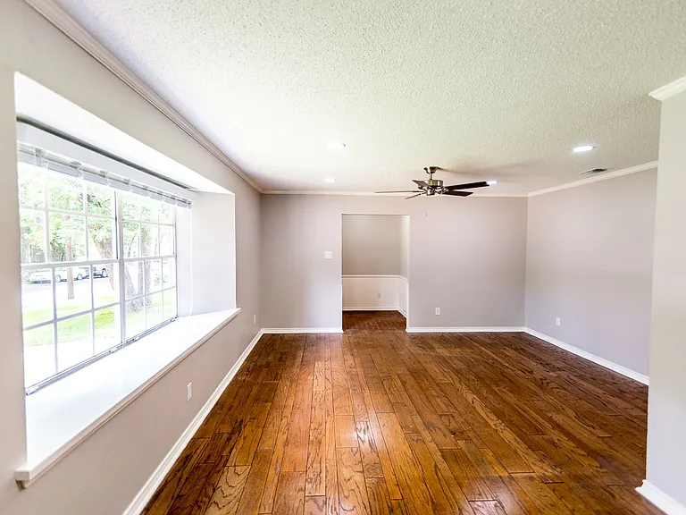 1825 Courtney Dr — Photo 3