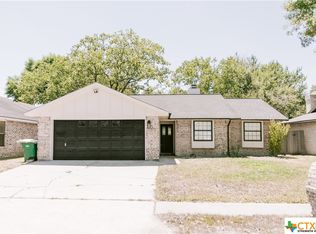 203 Byron Ln, Victoria, TX 77901