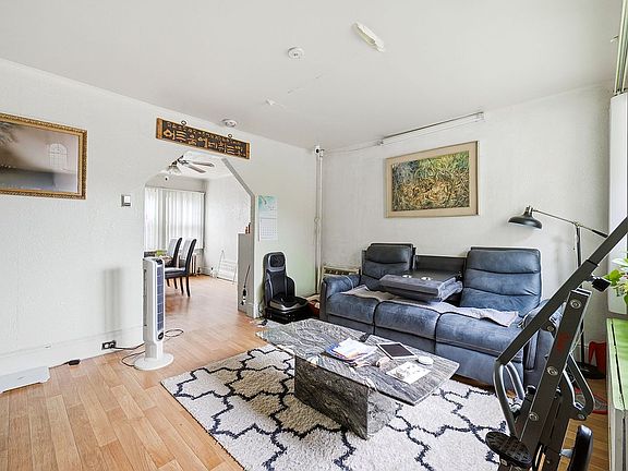 5th image of 76-01 164th St