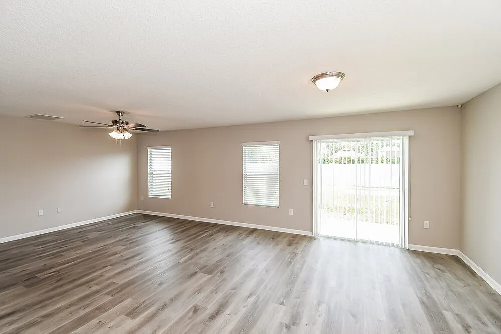 4 bed, 2.0 bath, 1705 sqft, $2,345 — Photo 3