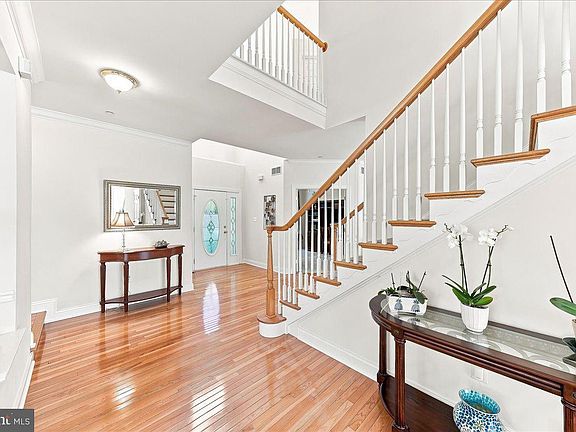 5th image of 305 Carolee Cir