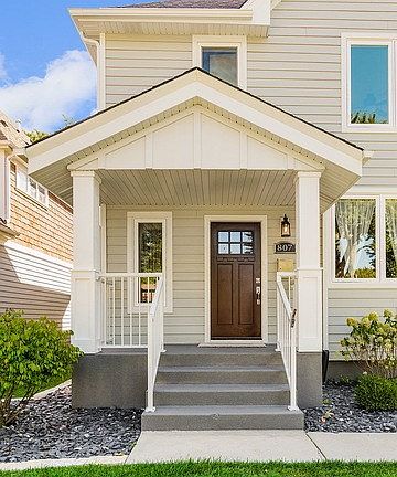 2nd image of 807 6th Avenue