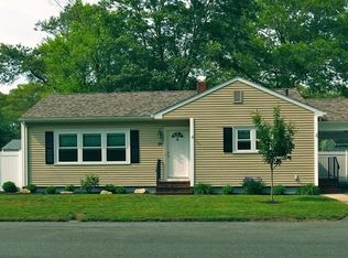 39 Harbeck St, Acushnet, MA 02743