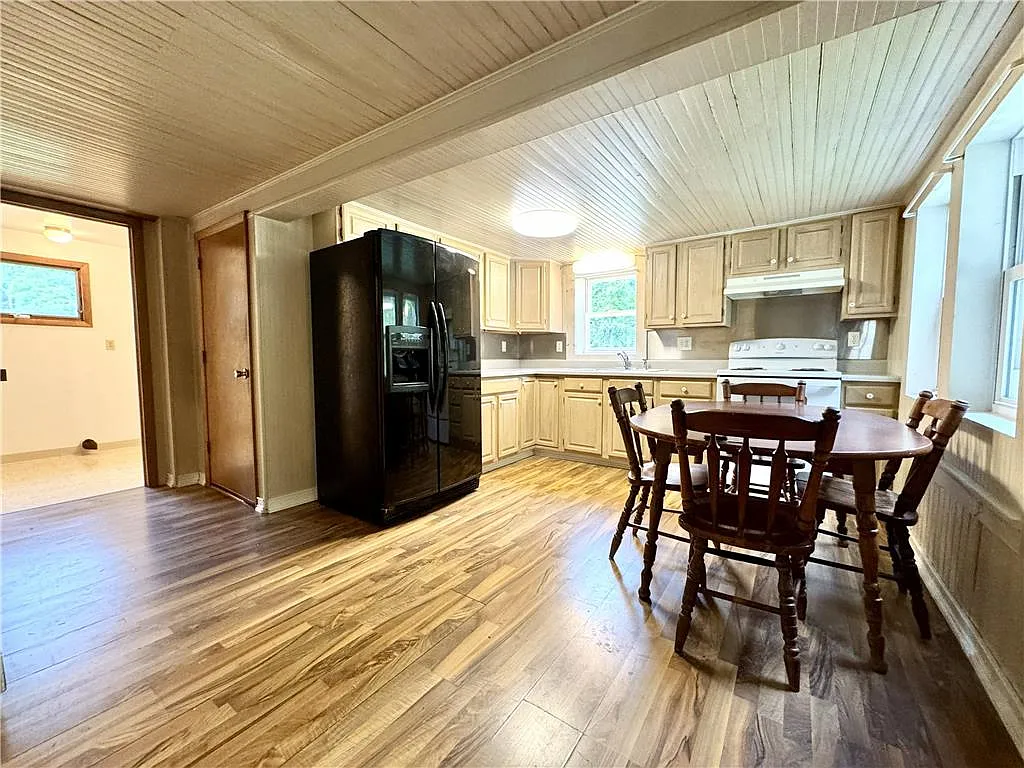2 bed, 1033 sqft, $1,600 — Photo 3