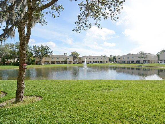 3rd image of 321 Wilton Cir