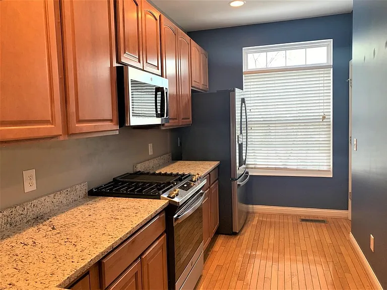 2550 Cleinview Ave — Photo 3