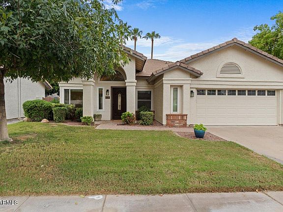 3rd image of 2126 E NANTUCKETT Drive