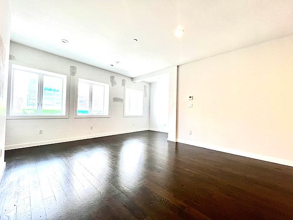 3rd image of 946 Flatbush Ave #1