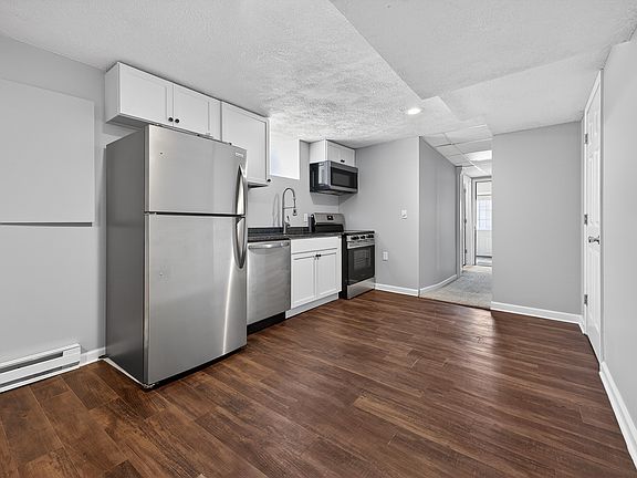 3rd image of 716 Coit Ave NE #B